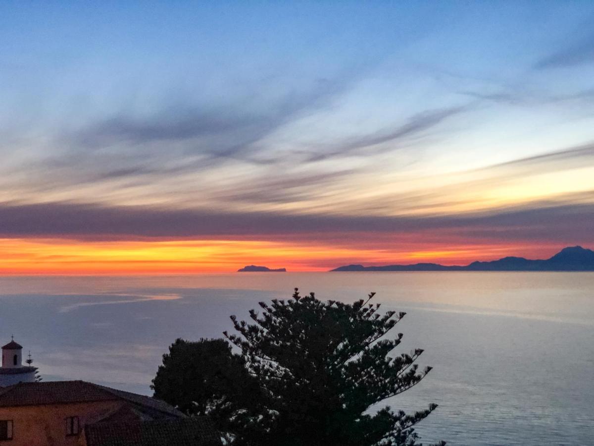 Borgo Dei Saraceni - Domus Indomita Bed & Breakfast อากรอโปลี ภายนอก รูปภาพ