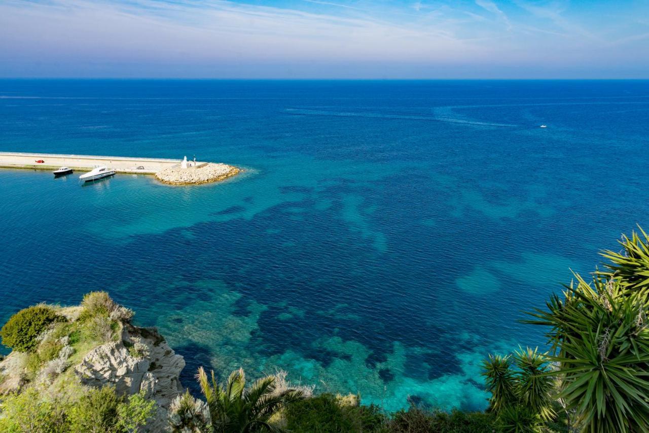 Borgo Dei Saraceni - Domus Indomita Bed & Breakfast อากรอโปลี ภายนอก รูปภาพ