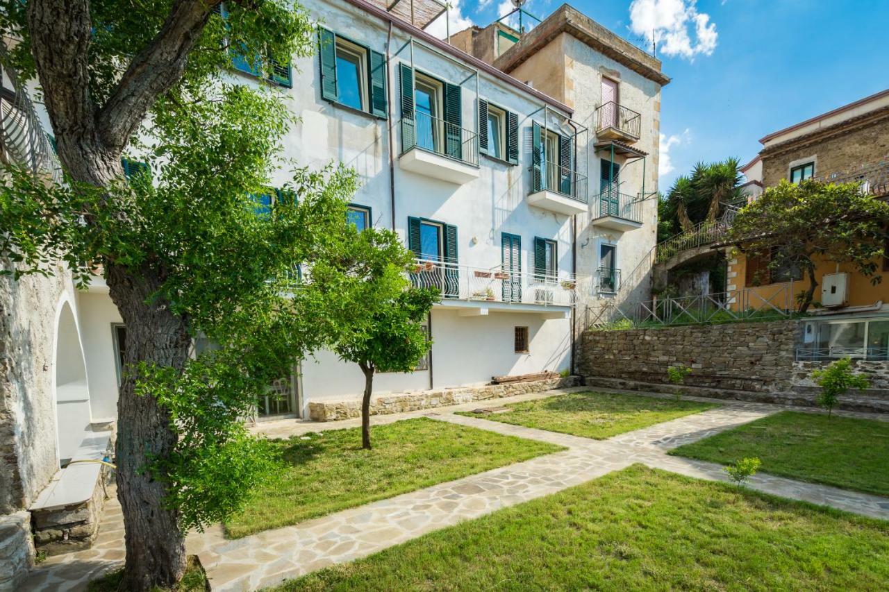 Borgo Dei Saraceni - Domus Indomita Bed & Breakfast อากรอโปลี ภายนอก รูปภาพ
